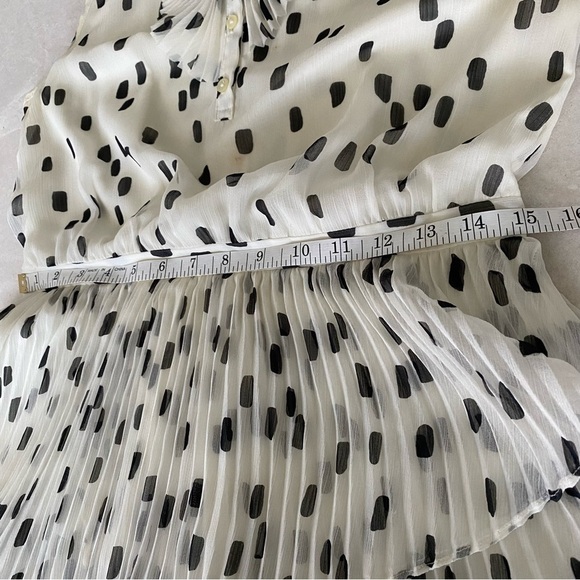 Banana Republic Polka Dot Pleated Dress 6 - Picture 13 of 16